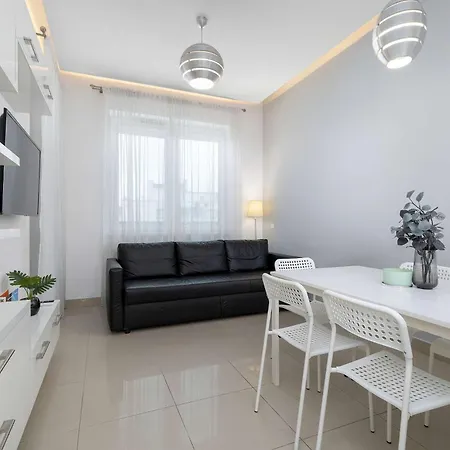 Air-conditioned Two Bedroom Family By Renters Daire Krakow