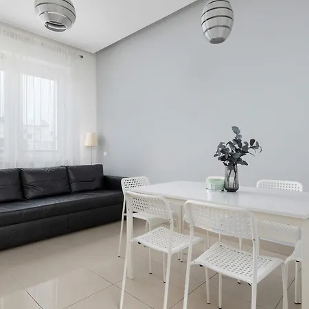 Air-conditioned Two Bedroom Family By Renters Daire