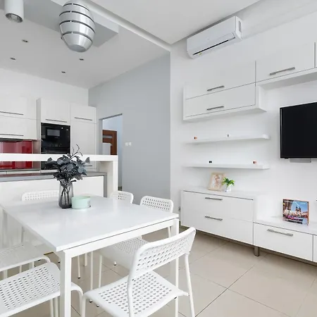 Daire Air-conditioned Two Bedroom Family By Renters Krakow