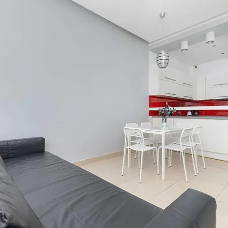 Air-conditioned Two Bedroom Family By Renters Krakow