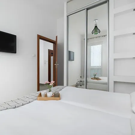 Air-conditioned Two Bedroom Family By Renters Daire