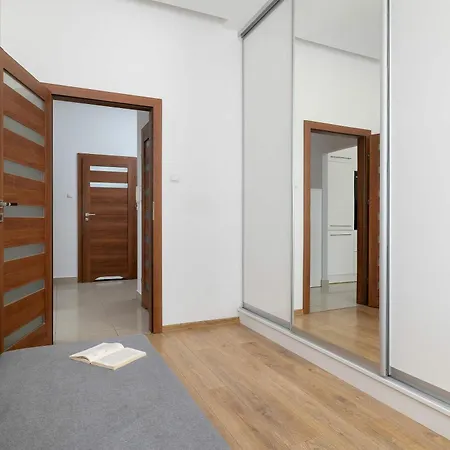 Air-conditioned Two Bedroom Family By Renters * Krakow