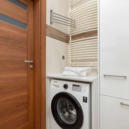 Air-conditioned Two Bedroom Family By Renters