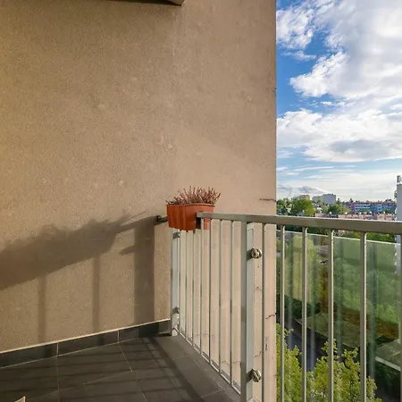 Air-conditioned Two Bedroom Family By Renters Daire Krakow